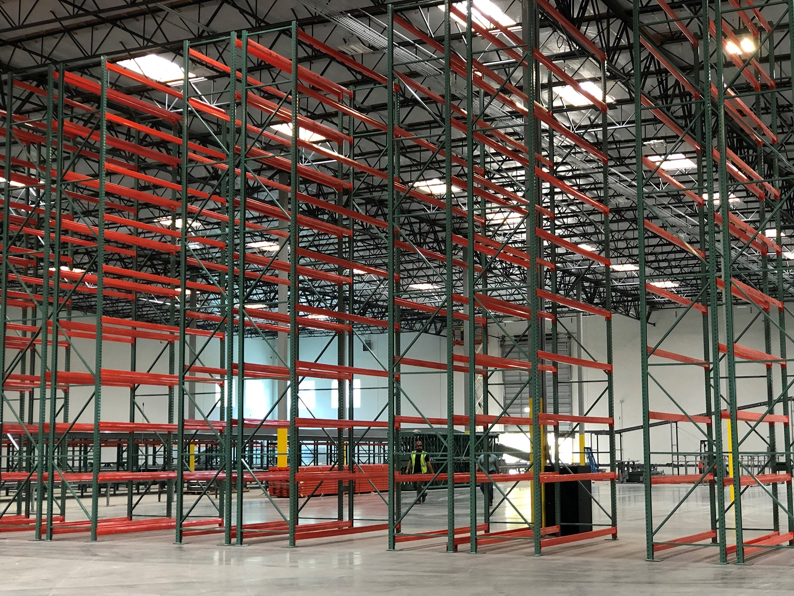 Fotografía de la instalación de un rack