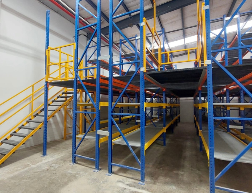 Mezzanine rack system in warehouse